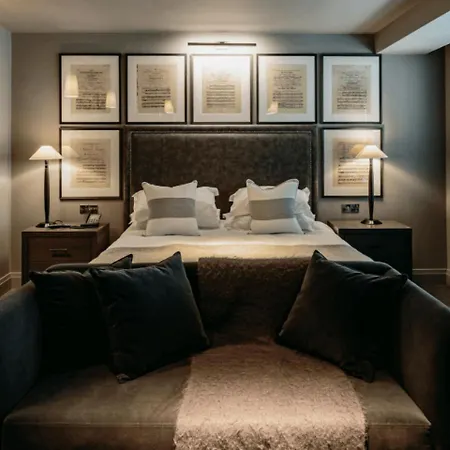 Отель Dakota Leeds 5*