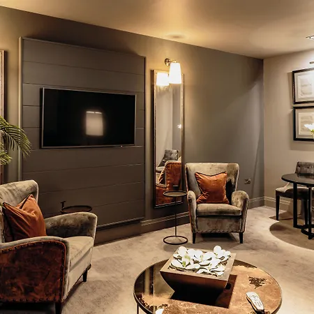 Dakota 5* Leeds (West Yorkshire)