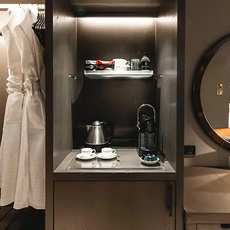Dakota 5* Leeds (West Yorkshire)