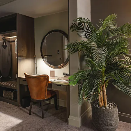 Dakota 5* Leeds (West Yorkshire)