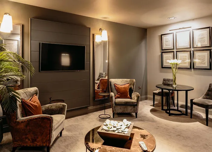 Dakota Leeds (West Yorkshire)