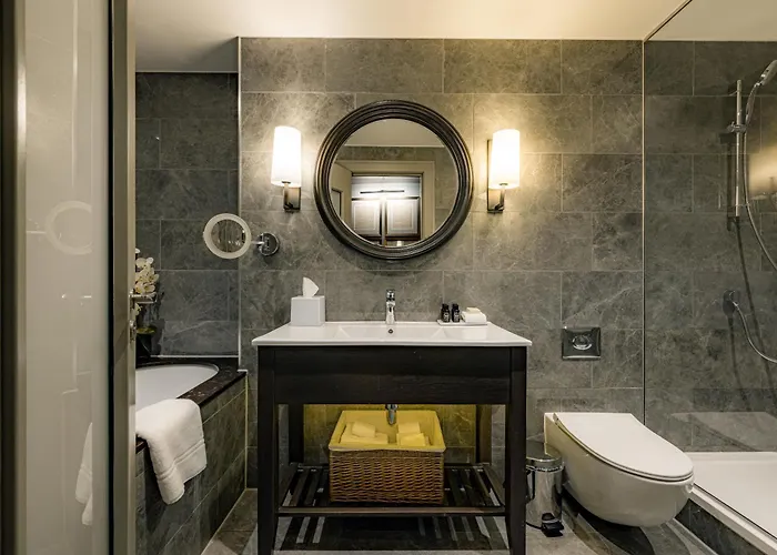 Dakota 5* Leeds (West Yorkshire)