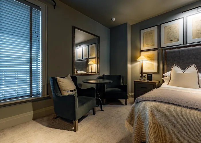 Dakota 5* Leeds (West Yorkshire)