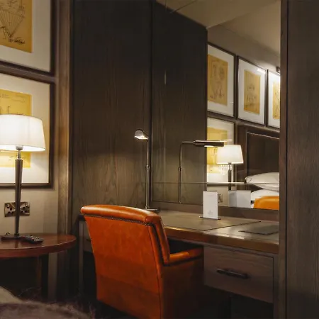 Dakota 5* Leeds (West Yorkshire)