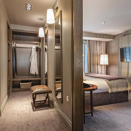 Dakota 5* Leeds (West Yorkshire)