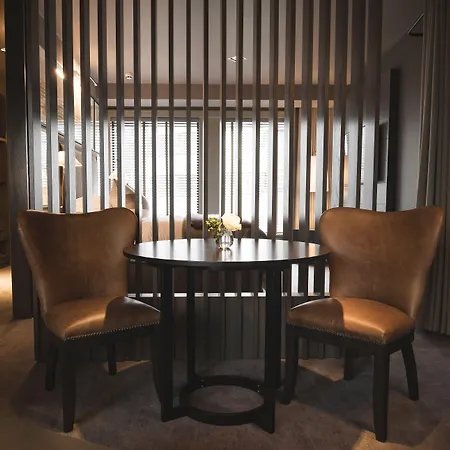 Dakota 5* Leeds (West Yorkshire)