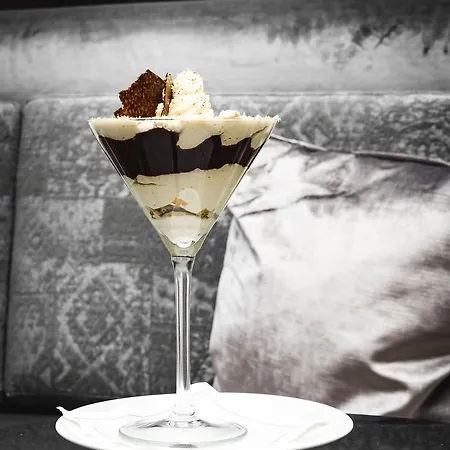 Dakota 5* Leeds (West Yorkshire)