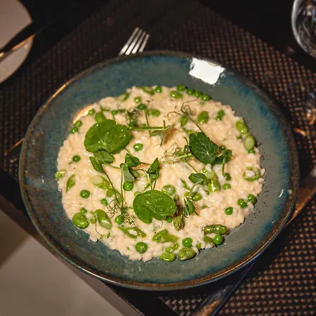 Dakota 5* Leeds (West Yorkshire)