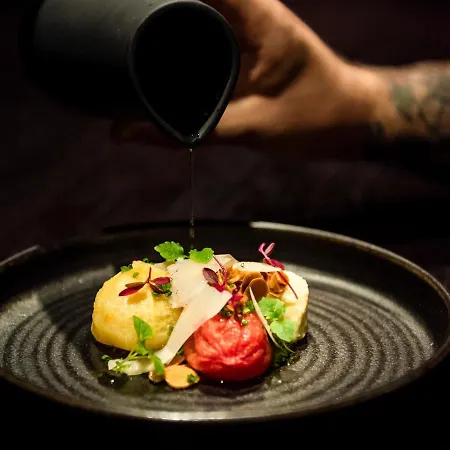 Dakota 5* Leeds (West Yorkshire)