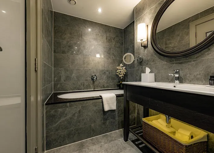 Dakota 5* Leeds (West Yorkshire)